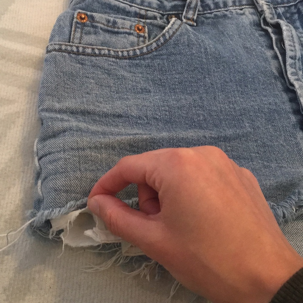 Levi Cutoff High Rise Shorts - Picture 5 of 8